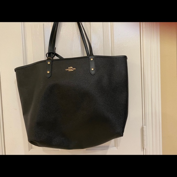 COACH REVERSIBLE PACMAN GAME TOTE with WRISTLET - Picture 4 of 7